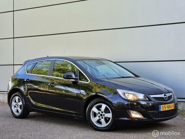 Zwart Gebruikt 2010 Opel Astra Sport Hatchback | € 3.950 (Eerlijke prijs) - Afbeelding 1/4