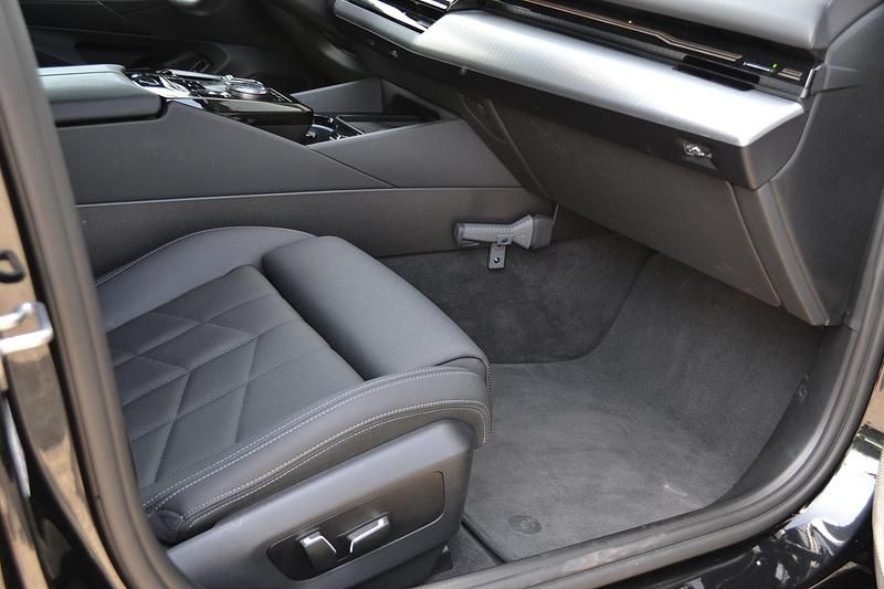 Occasion BMW 530e M Sport 299 PK (219 kW) 2024 Zwart Sedan