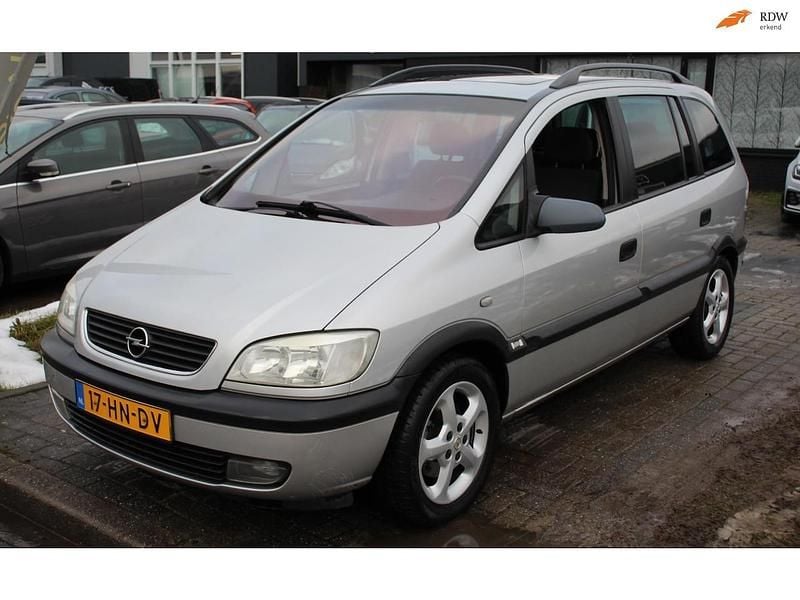 Grijs (metallic) Gebruikt 2001 Opel Zafira Elegance MPV | € 1.450 (Eerlijke prijs) - Afbeelding 1/4
