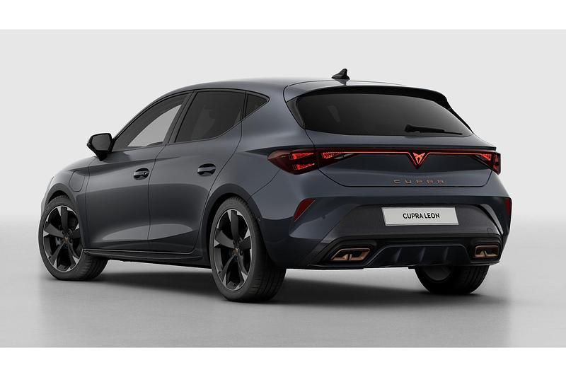 Nieuw Cupra Leon 2025 Magnetic tech metallic Hatchback