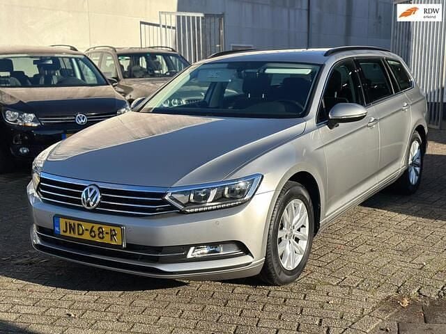 Grijs Occasion 2016 VW Passat Comfortline Stationwagen | € 14.999 (Eerlijke prijs) - Afbeelding 1/4