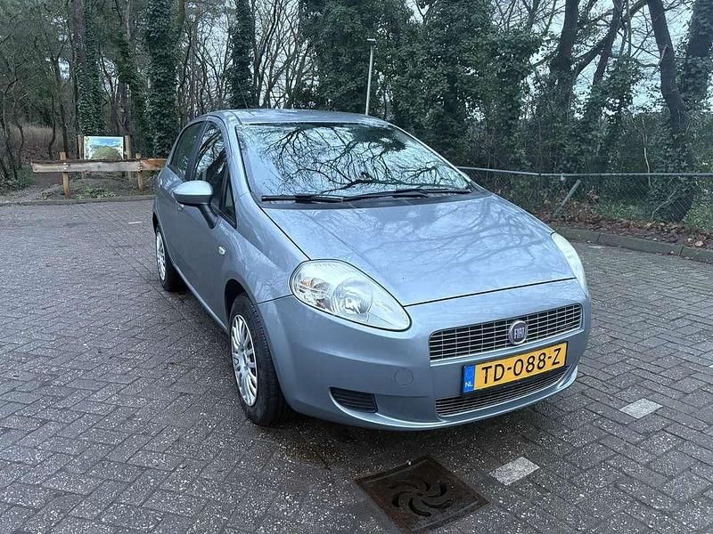 Occasion 2008 Fiat Grande Punto Sport Hatchback | € 2.450 (Eerlijke prijs) - Afbeelding 1/4