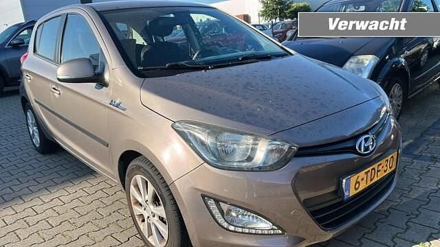 Bruin Gebruikt 2014 Hyundai i20 Hatchback | € 6.245 (Goede deal) - Afbeelding 1/4