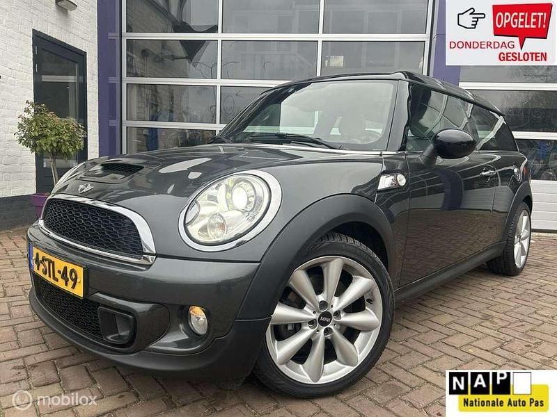 Grijs, metallic lak Gebruikt 2013 Mini Cooper S Clubman Stationwagen | € 6.998 (Eerlijke prijs) - Afbeelding 1/4