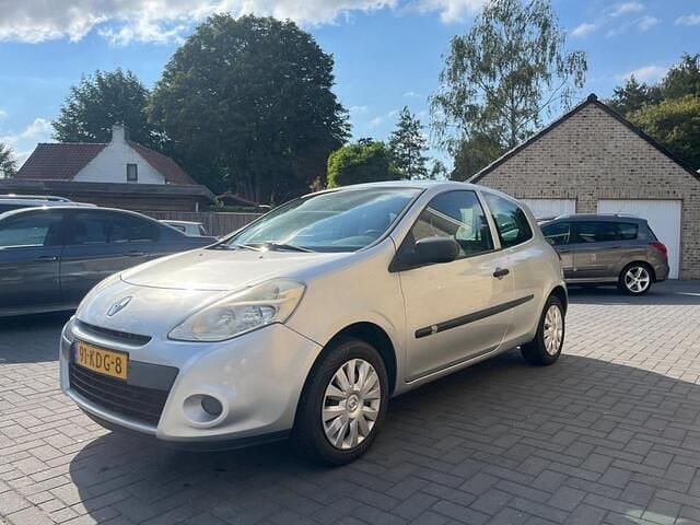 Grijs Gebruikt 2009 Renault Clio II Hatchback | € 2.899 (Eerlijke prijs) - Afbeelding 1/4