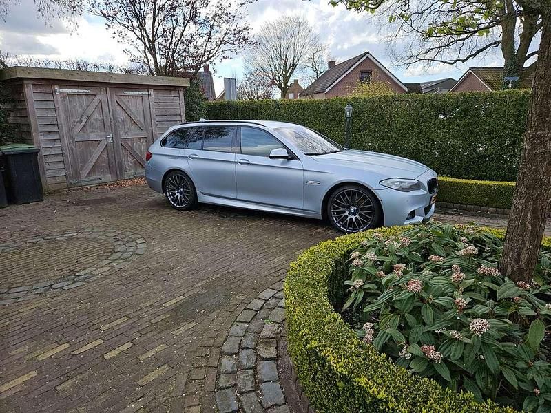 Zilver Gebruikt 2012 BMW 535 Executive Stationwagen | € 19.500 (Duur) - Afbeelding 1/4