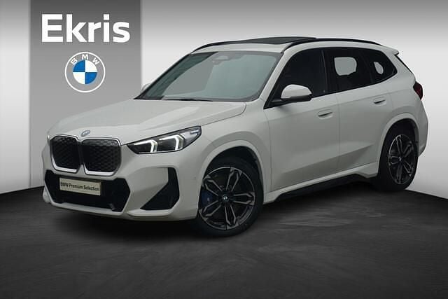 Wit Gebruikt 2025 BMW iX1 M Sport SUV | € 59.851 - Afbeelding 1/4