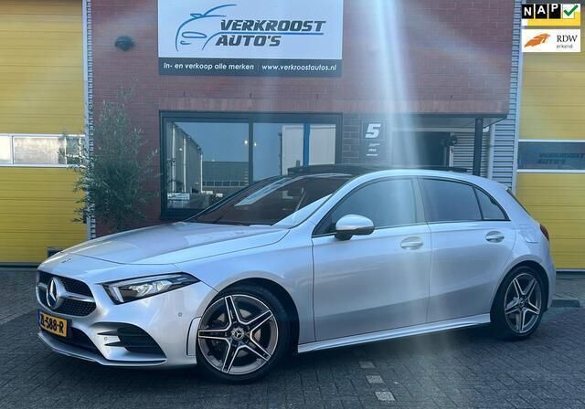 Grijs, metallic lak Gebruikt 2019 Mercedes A180 Business Hatchback | € 18.950 (Goede deal) - Afbeelding 1/4