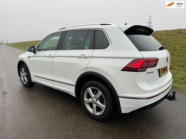 Wit Occasion 2018 VW Tiguan Highline SUV | € 22.500 (Goede deal) - Afbeelding 1/4