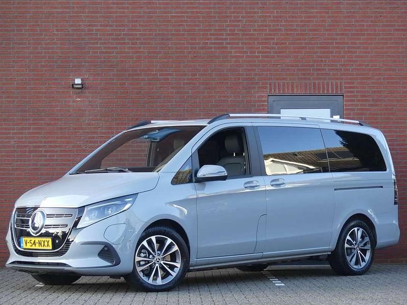 Grijs Occasion 2024 Mercedes EQV300 Van | € 54.950 (Eerlijke prijs) - Afbeelding 1/4