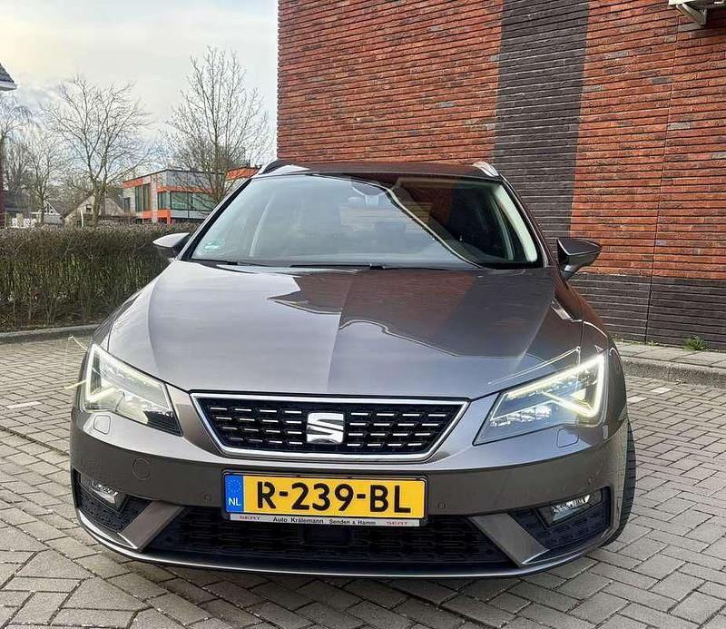 Grijs Gebruikt 2017 Seat Leon ST XCELLENCE Stationwagen | € 12.999 (Eerlijke prijs) - Afbeelding 1/4