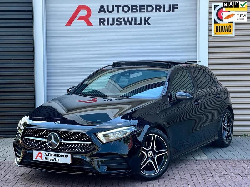 Zwart Gebruikt 2020 Mercedes A180 Business Hatchback | € 25.950 (Eerlijke prijs) - Afbeelding 1/4