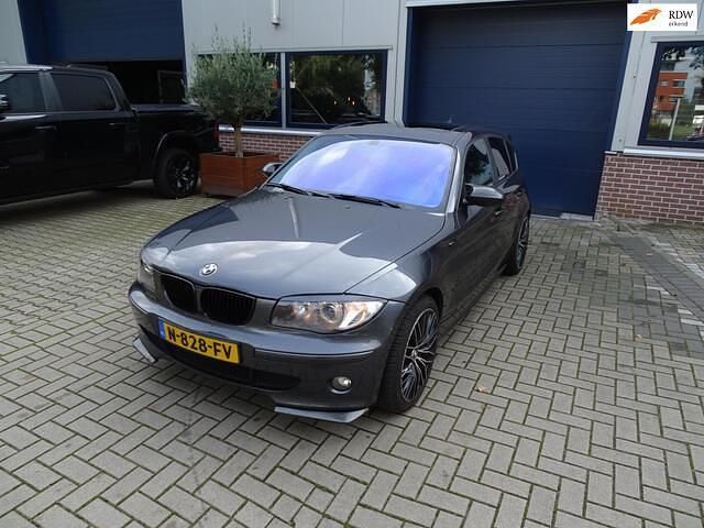 Grijs Gebruikt 2007 BMW 116 Hatchback | € 3.750 (Eerlijke prijs) - Afbeelding 1/4