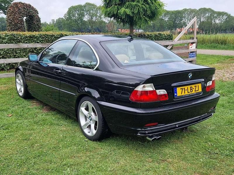 Zwart Gebruikt 2002 BMW 320 Executive Coupé | € 3.999 (Eerlijke prijs) - Afbeelding 1/4