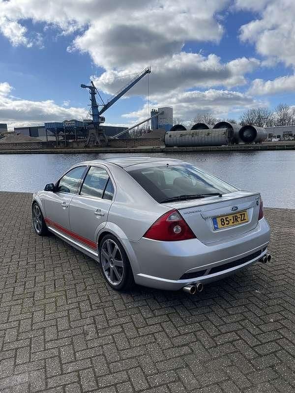 Occasion Ford Mondeo ST 226 PK (166 kW) 2002 Grijs Hatchback