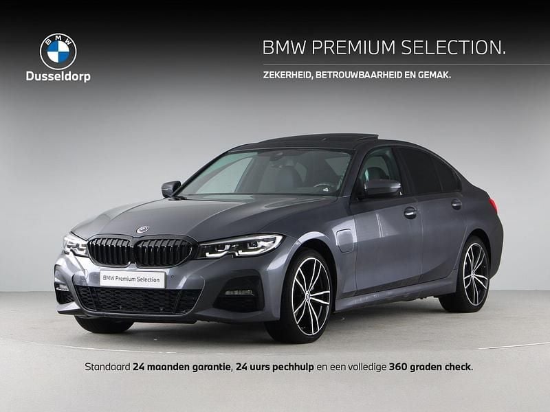 Grijs Occasion 2022 BMW 320e Executive Sedan | € 35.900 (Duur) - Afbeelding 1/4