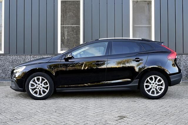 Zwart Gebruikt 2019 Volvo V40 CC Stationwagen | € 19.950 (Eerlijke prijs) - Afbeelding 1/4