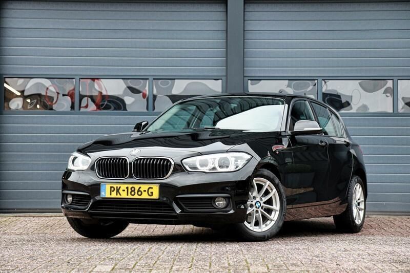 Zwart Gebruikt 2017 BMW 118 Executive Hatchback | € 13.950 (Goede deal) - Afbeelding 1/4