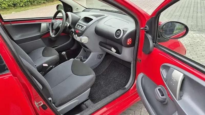 Rood Gebruikt 2007 Toyota Aygo Hatchback | € 2.500 (Eerlijke prijs) - Afbeelding 1/4