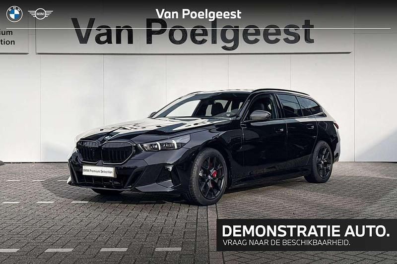 Zwart Occasion 2025 BMW 550e Comfort Edition Stationwagen | € 118.876 - Afbeelding 1/4