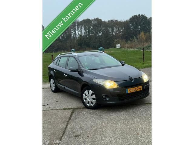 Grijs Gebruikt 2010 Renault Mégane GrandTour Stationwagen | € 1.950 (Goede deal) - Afbeelding 1/4
