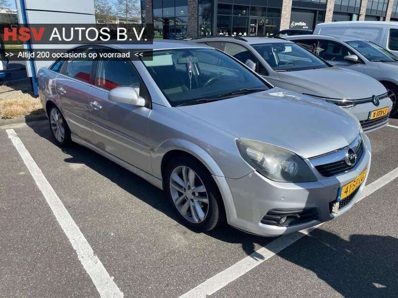 Grijs Gebruikt 2006 Opel Vectra GTS Sport Hatchback | € 2.450 (Eerlijke prijs) - Afbeelding 1/3