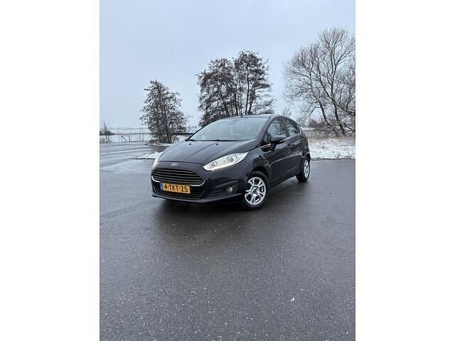 Zwart (metallic) Occasion 2014 Ford Fiesta Titanium Hatchback | € 3.750 (Eerlijke prijs) - Afbeelding 1/4