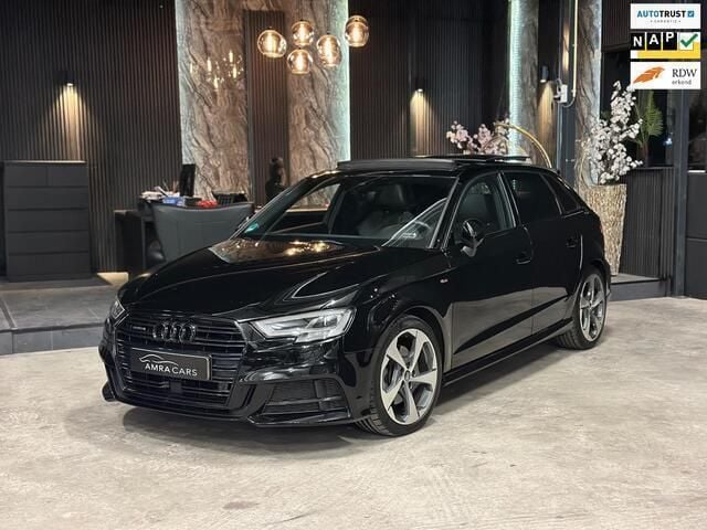 Zwart, metallic lak Gebruikt 2017 Audi A3 Sportback S-Line Hatchback | € 24.750 (Iets duurder) - Afbeelding 1/4