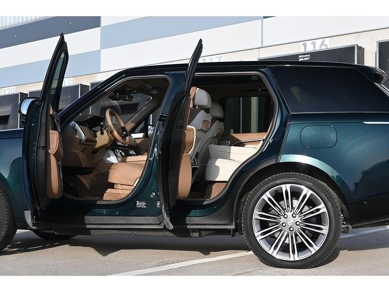 Occasion Land Rover Range Rover 400 PK (294 kW) 2023 British racing green (donker groen metallic)bruin SUV