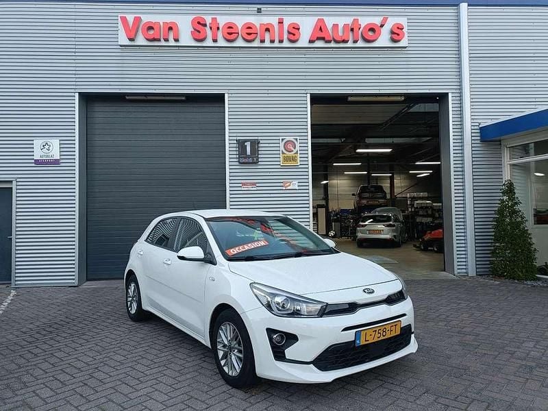 Wit Gebruikt 2021 Kia Rio Hatchback | € 14.995 (Goede deal) - Afbeelding 1/4