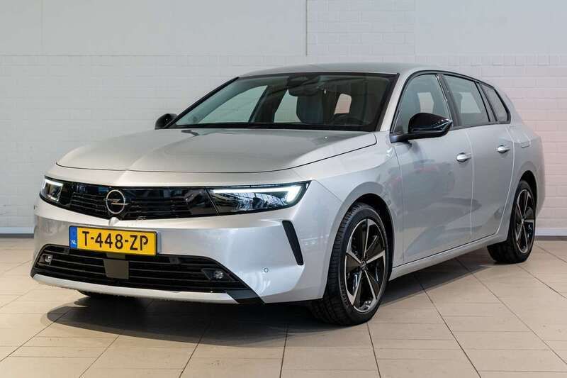 Grijs Gebruikt 2023 Opel Astra Edition Stationwagen | € 27.450 (Eerlijke prijs) - Afbeelding 1/4