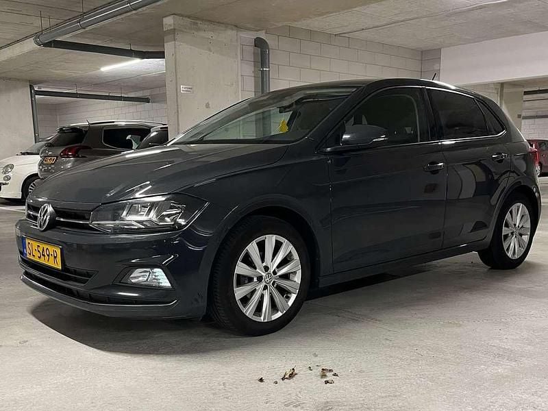 Grijs Gebruikt 2018 VW Polo Highline Hatchback | € 10.450 (Goede deal) - Afbeelding 1/4