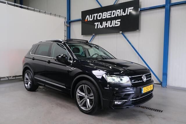 Zwart Occasion 2020 VW Tiguan Highline SUV | € 27.900 (Super prijs) - Afbeelding 1/4