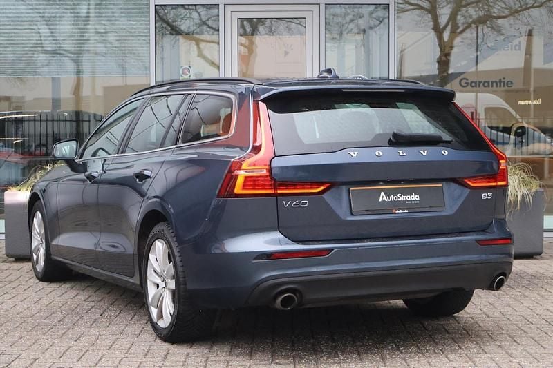 Occasion Volvo V60 Business Edition 163 PK (119 kW) 2021 Blauw Stationwagen