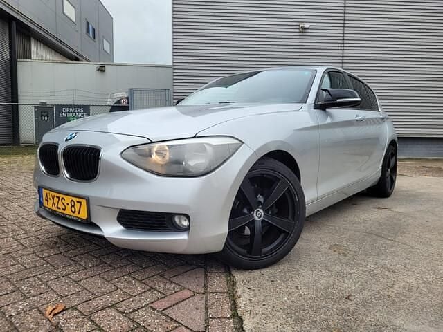 Grijs Gebruikt 2011 BMW 116 Basis Hatchback | € 4.400 (Eerlijke prijs) - Afbeelding 1/4