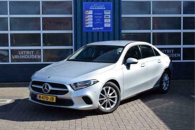 Grijs Gebruikt 2020 Mercedes A200 Business Sedan | € 26.850 (Super prijs) - Afbeelding 1/4