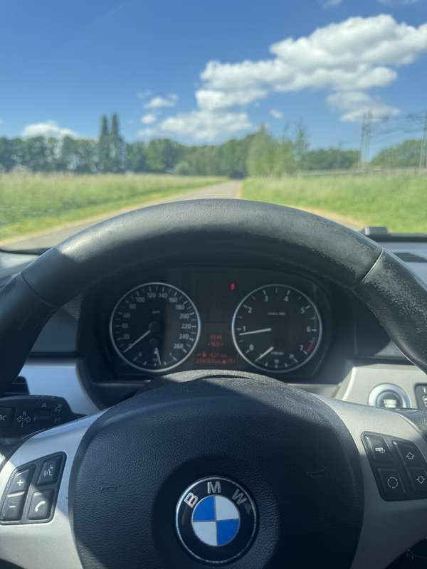 Grijs Gebruikt 2006 BMW 318 Executive Sedan | € 5.000 (Iets duurder) - Afbeelding 1/4