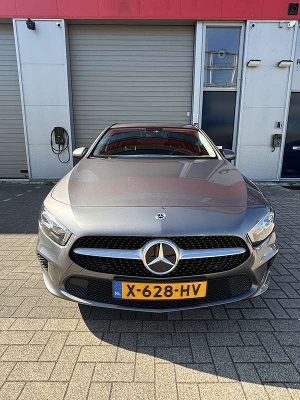 Grijs Gebruikt 2021 Mercedes E250 Stationwagen | € 28.000 (Iets duurder) - Afbeelding 1/4