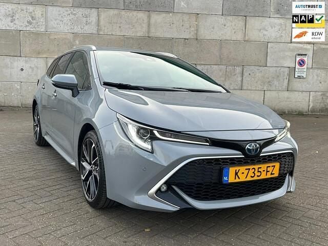 Grijs Gebruikt 2021 Toyota Corolla Executive Stationwagen | € 19.950 (Goede deal) - Afbeelding 1/4