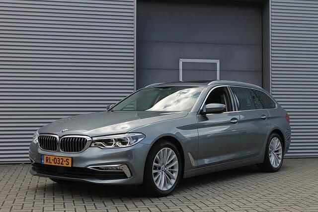 Grijs Gebruikt 2018 BMW 540 Executive Stationwagen | € 35.999 (Super prijs) - Afbeelding 1/4