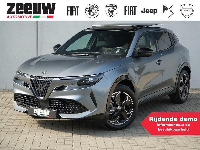 Grijs Gebruikt 2025 Alfa Romeo GT Junior SUV | € 34.900 - Afbeelding 1/4