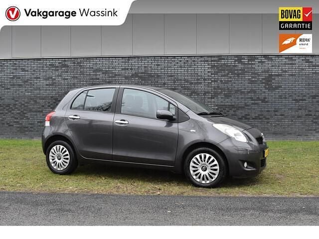 Grijs Occasion 2010 Toyota Yaris Hatchback | € 5.950 (Eerlijke prijs) - Afbeelding 1/4