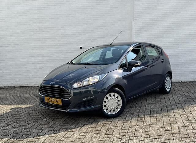Grijs Gebruikt 2014 Ford Fiesta Style Hatchback | € 3.450 (Eerlijke prijs) - Afbeelding 1/4