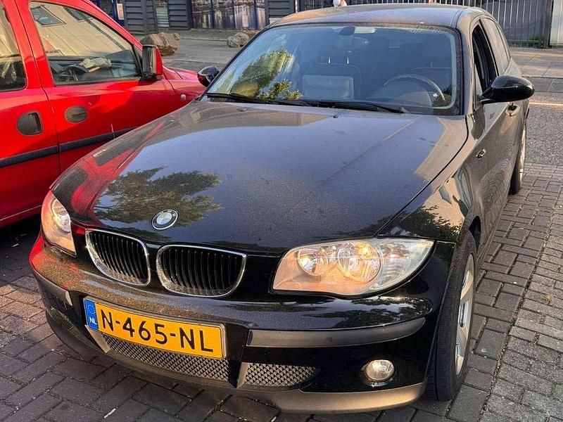 Zwart Gebruikt 2005 BMW 116 Executive Hatchback | € 3.500 (Eerlijke prijs) - Afbeelding 1/4