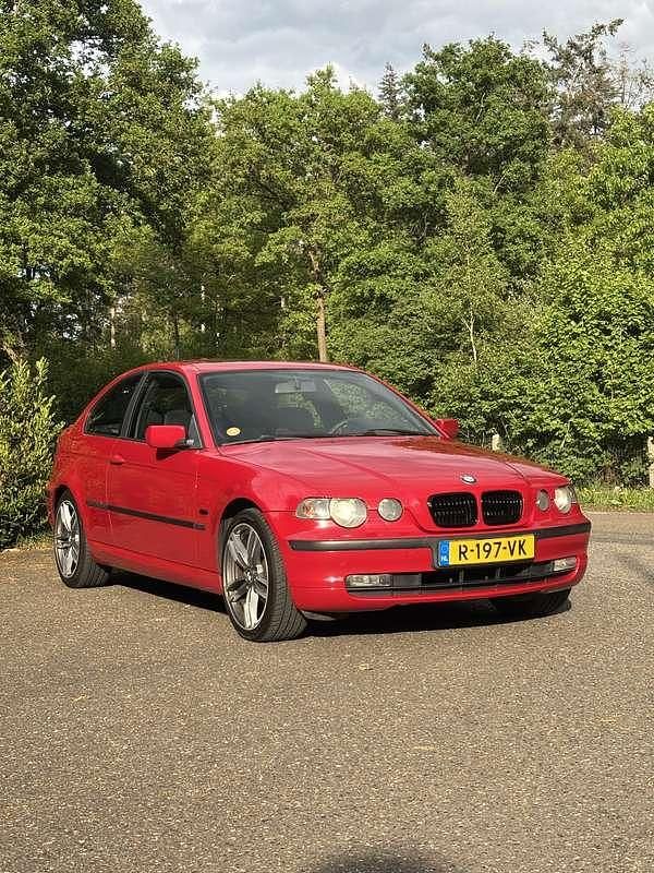 Rood Gebruikt 2003 BMW 318 Compact Hatchback | € 2.849 (Duur) - Afbeelding 1/4