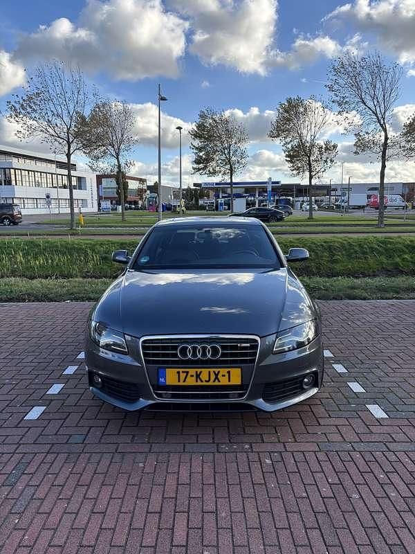 Grijs Gebruikt 2010 Audi A4 S-Line Sedan | € 8.500 (Eerlijke prijs) - Afbeelding 1/4