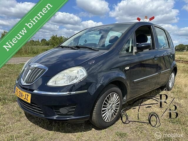 Blauw, metallic lak Gebruikt 2008 Lancia Musa MPV | € 1.699 (Eerlijke prijs) - Afbeelding 1/4