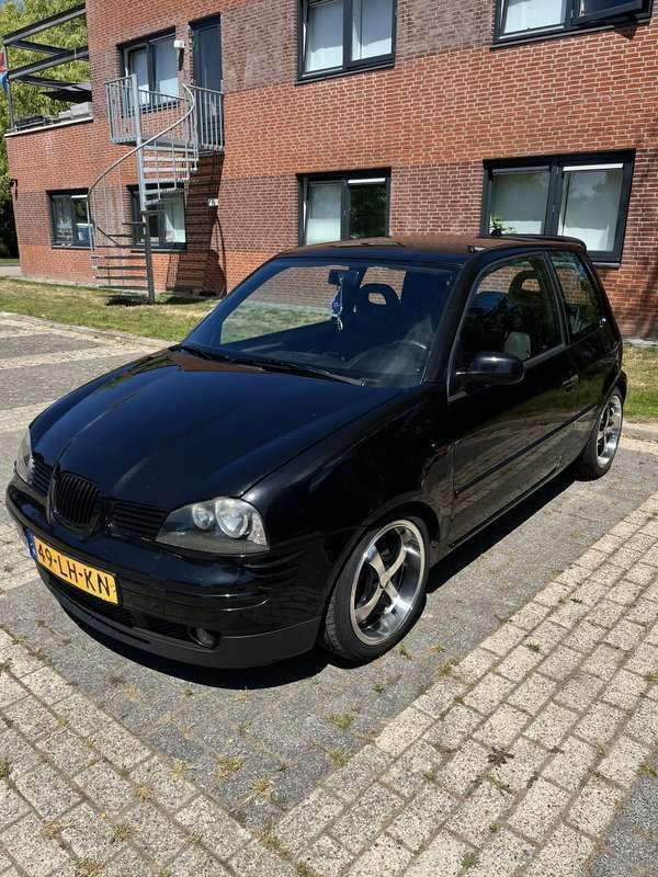 Zwart Gebruikt 2003 Seat Arosa Hatchback | € 1.400 - Afbeelding 1/4