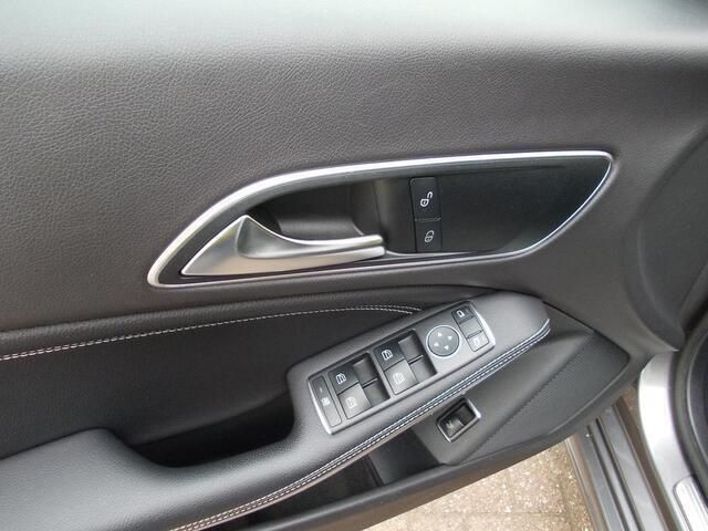 Occasion Mercedes CLA180 122 PK (89 kW) 2018 Grijs, metallic lak Sedan