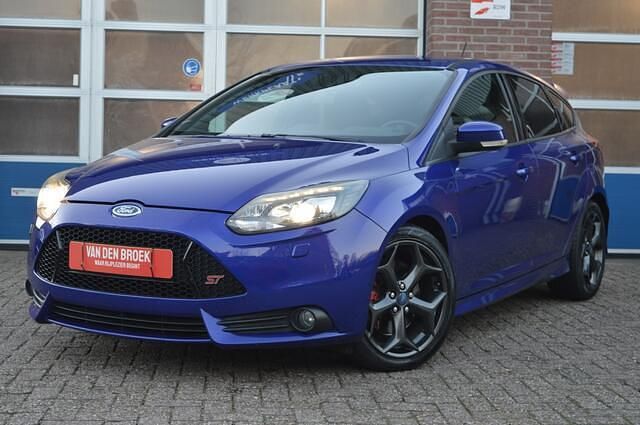 Blauw (metallic) Occasion 2014 Ford Focus ST Hatchback | € 14.250 (Iets duurder) - Afbeelding 1/4